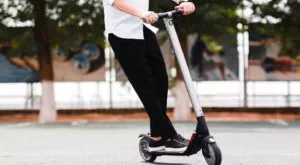 financialounge -  monopattini obbligo casco proposta di legge monopattini regione lombardia