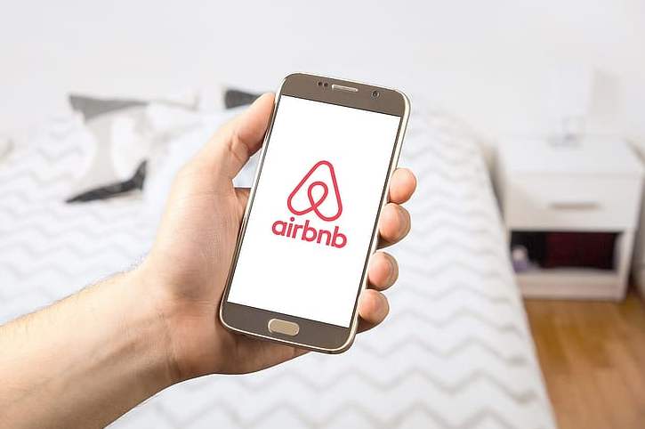financialounge -  Airbnb IPO nasdaq Wall Street