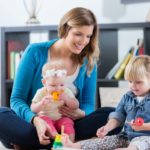Da oggi si può chiedere il bonus baby-sitting: ecco come
