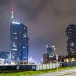 Coronavirus: UniCredit Tower a Milano si illumina dei colori della bandiera italiana