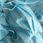 Anche Gucci e Prada si mettono a produrre camici e mascherine