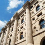 Piazza Affari in rosso, non segue il rally di Wall Street