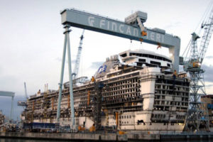 L’Italia che riparte, oggi riaprono Gucci e Fincantieri