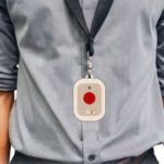 Da Vetrya il dispositivo indossabile per tracciare i contatti in azienda