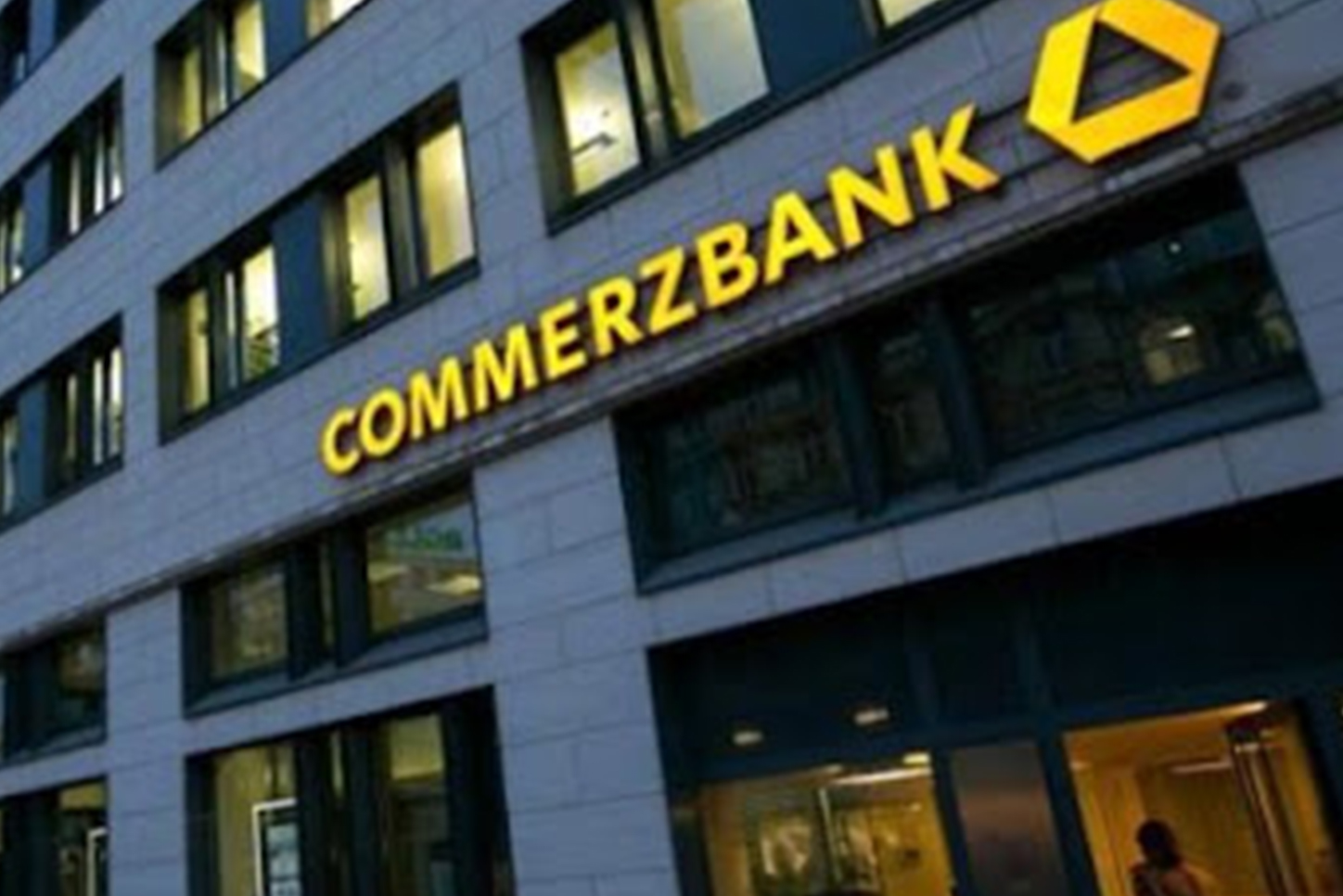 financialounge -  BTP Commerzbank daily news moody's rating