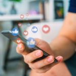 Attenzione, Facebook controlla se mettete like su fake news sul coronavirus