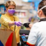 Ecco negozi e attività che riaprono oggi e le regole da seguire