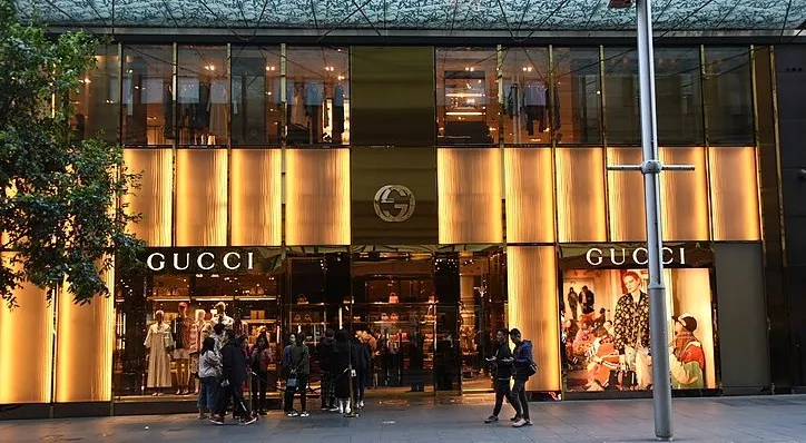 financialounge - economia Kering lusso milano Mood