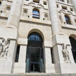 Piazza Affari chiude in forte rialzo (+2,55%) ed è la migliore in Europa