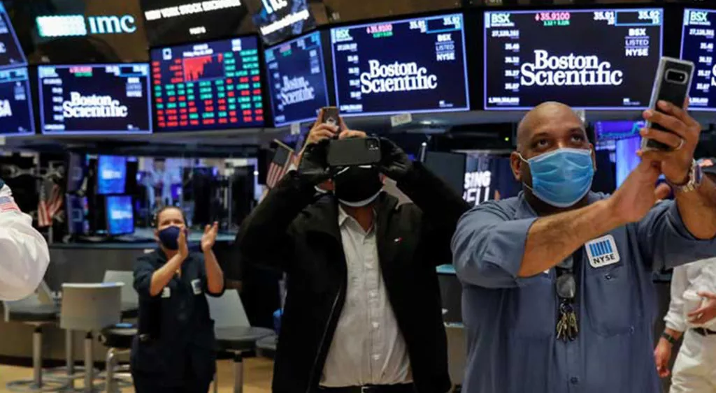 financialounge - coronavirus traders Wall Street