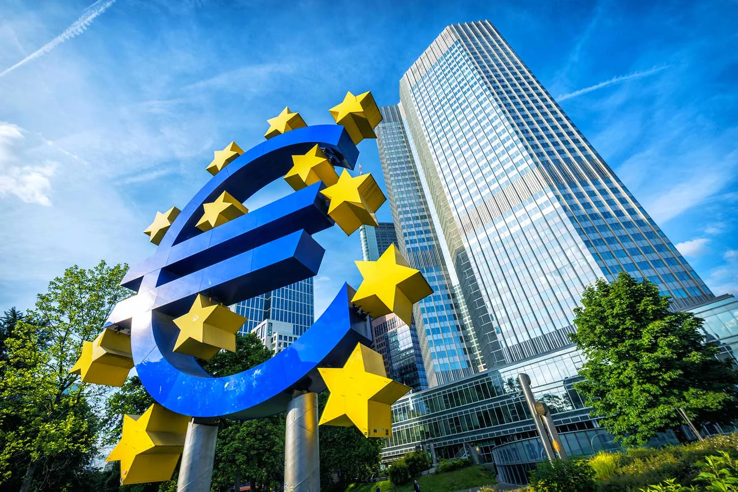 Tassi d’interesse, la Bce annuncia l’aumento di 25 punti base a luglio e stop agli acquisti netti