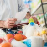 Come cambia la spesa finita l’emergenza: meno farina, più make-up