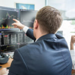 Le Borse europee restano in modesto calo dopo la Bce, euro in netto rialzo