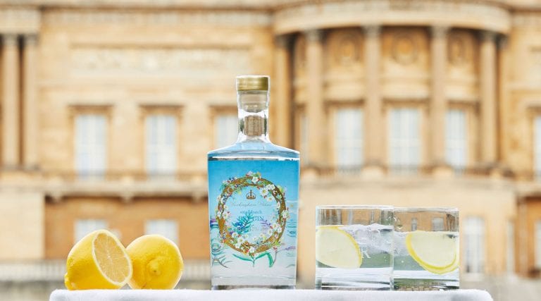 financialounge -  Elisabetta II food and beverage Gin Inghilterra