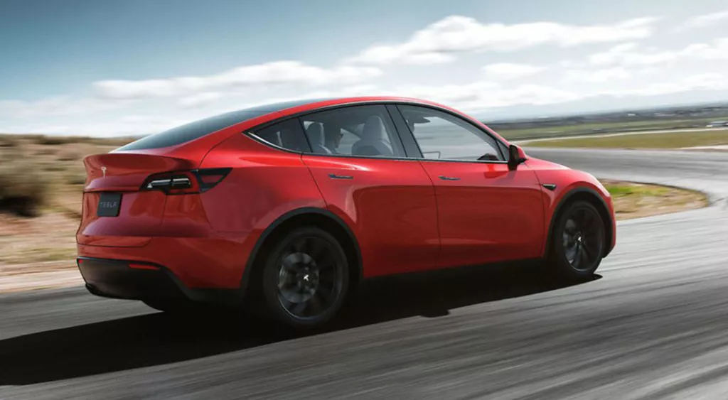 financialounge - Elon Musk Model Y Tesla