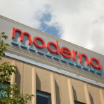Vaccino Moderna efficace contro la variante Delta e il titolo vola a Wall Street