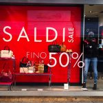Saldi in crisi: giù le vendite del 32,8%