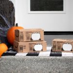 Sulle scatole delle consegne di Amazon le zucche prendono vita