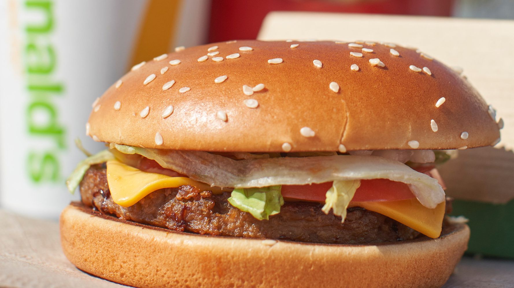 financialounge -  beyond meat McDonald's McPlant vegan burger