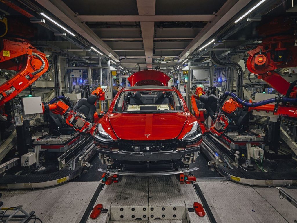 financialounge -  auto elettrica Elon Musk Emilia Romagna Faw Tesla