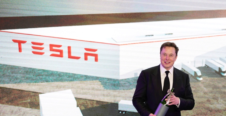 financialounge -  Elon Musk long short equity Tesla