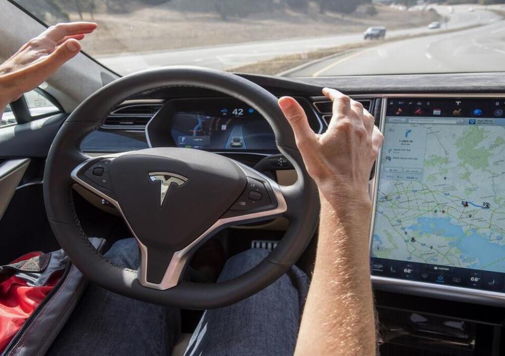 financialounge -  auto elettrica samsung Smart Life Tesla
