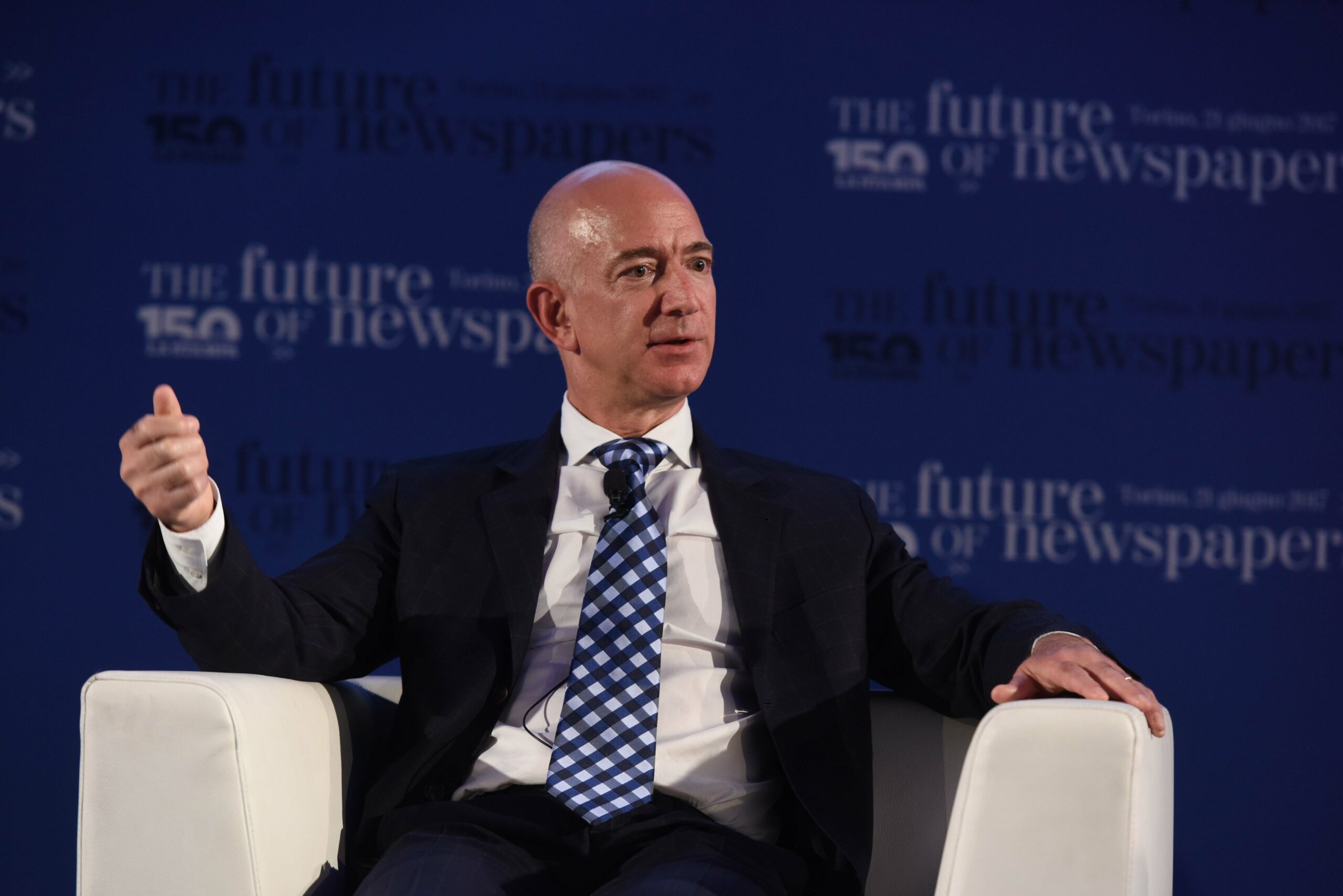 financialounge -  Amazon Jeff Bezos