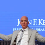 Bezos torna in cima alla classifica dei più ricchi al mondo e supera Musk
