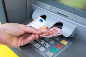 financialounge -  Contante pagamenti pagamenti digitali sportelli bancomat