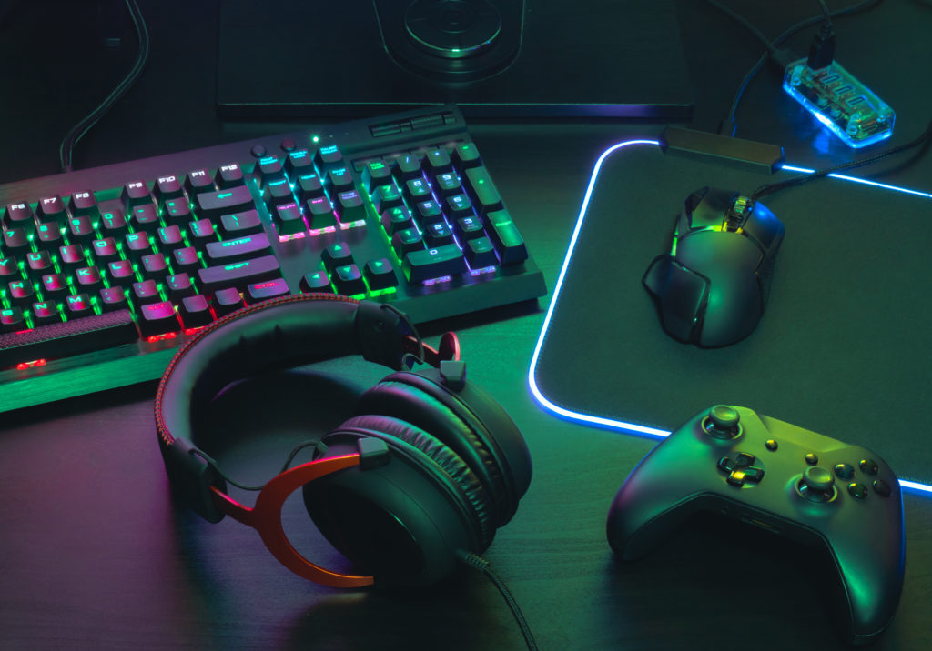 financialounge - Discord League of Legends smart SuperBowl Twitch Videogiochi youtube