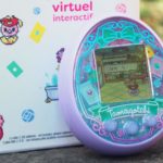 Torna il Tamagotchi: ora ti fa fare selfie e ordinare d’asporto per l’animale