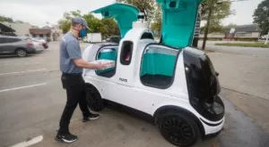 financialounge - Domino's food delivery guida autonoma Nuro Smart Life
