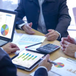 Azioni sempre preferibili ai bond ma non va ignorato il rischio correzione
