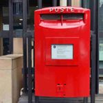 Le storiche cassette postali rosse ora diventano smart con schermo digitale