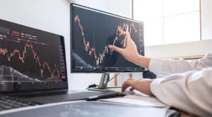financialounge - AlianzGI AllianceBernstein BlackRock Investment Institute GAM SGR idee di investimento Invesco J.P. Morgan Asset Management Natixis Investment Managers Neuberger Berman obbligazioni