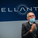 Stellantis: ”Entro il 2026 le auto elettriche costeranno come quella a benzina”