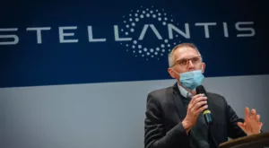 financialounge -  auto elettriche Carlos Tavares mobilità sostenibile Stellantis
