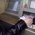 Bancomat e commissioni: perché diminuiscono gli sportelli Atm