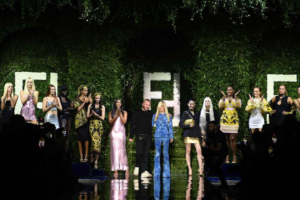 financialounge - Donatella Versace Fendace Fendi Jim Jones lusso Versace
