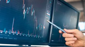financialounge - Allianz Global Investors azioni Hans-Jörg Naumer Morning News politica monetaria