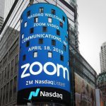 Fine del mito Zoom: dopo il crollo in Borsa arrivano anche i downgrade