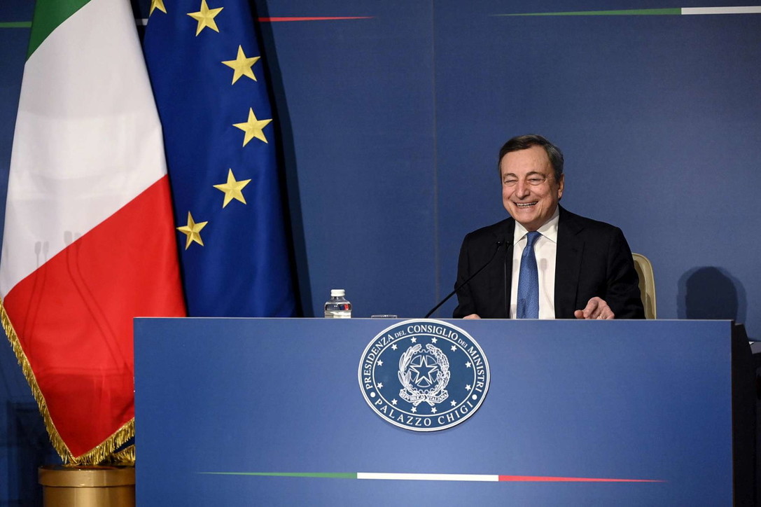 Draghi: “Governo proseguirà, nomi non contano”. E in conferenza “riaccende” il titolo Telecom