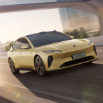 Nio lancia ET5, la berlina con 1.000 km di autonomia rivale di Tesla