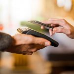 Pagamenti digitali ed e-commerce: entro il 2050 addio ai contanti