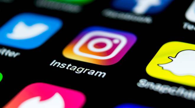 financialounge -  facebook influencer Instagram marketing Meta social media