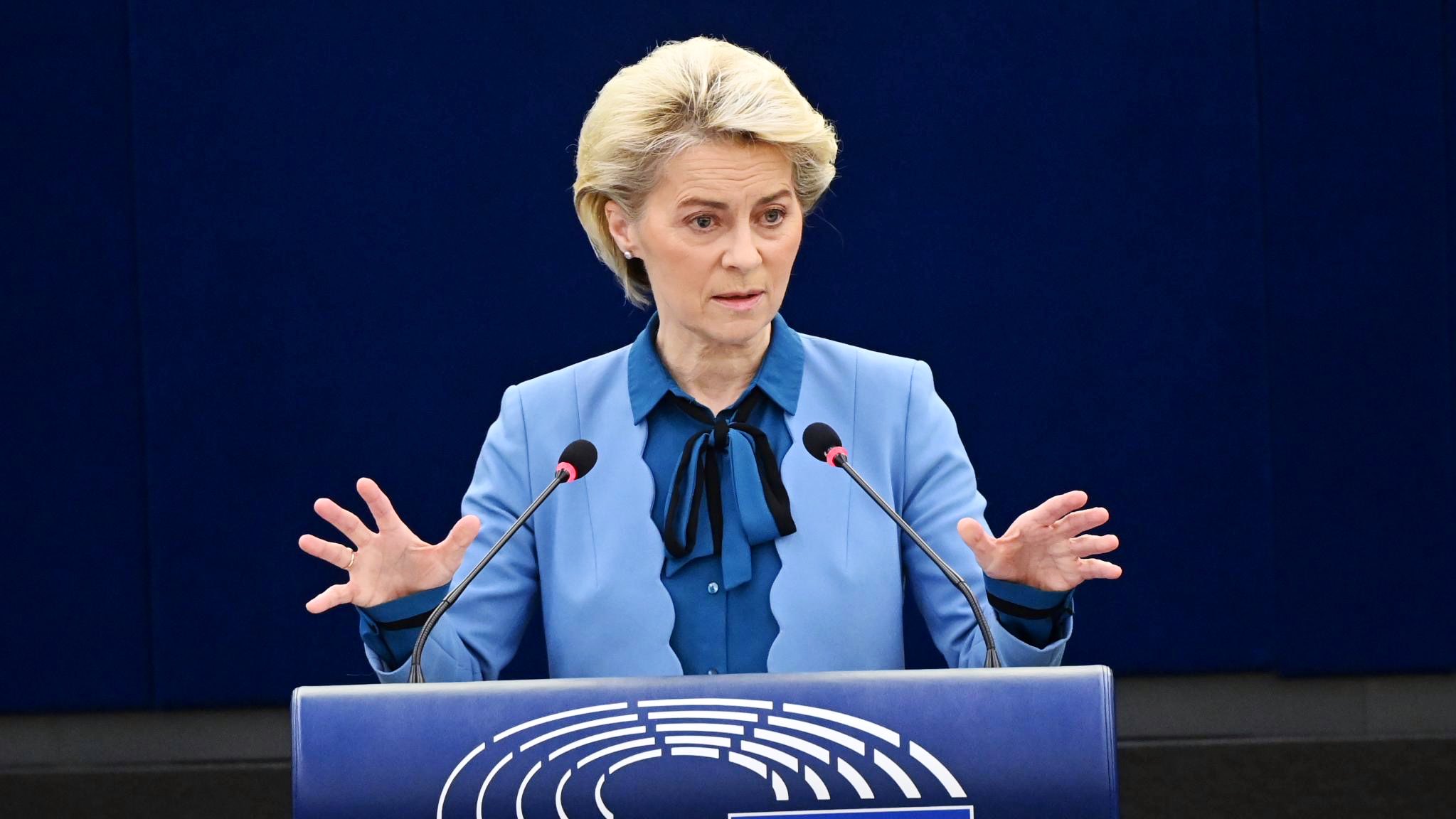 Von der Leyen: “Congeleremo asset russi in Europa”. La Borsa di Mosca precipita (-45%)