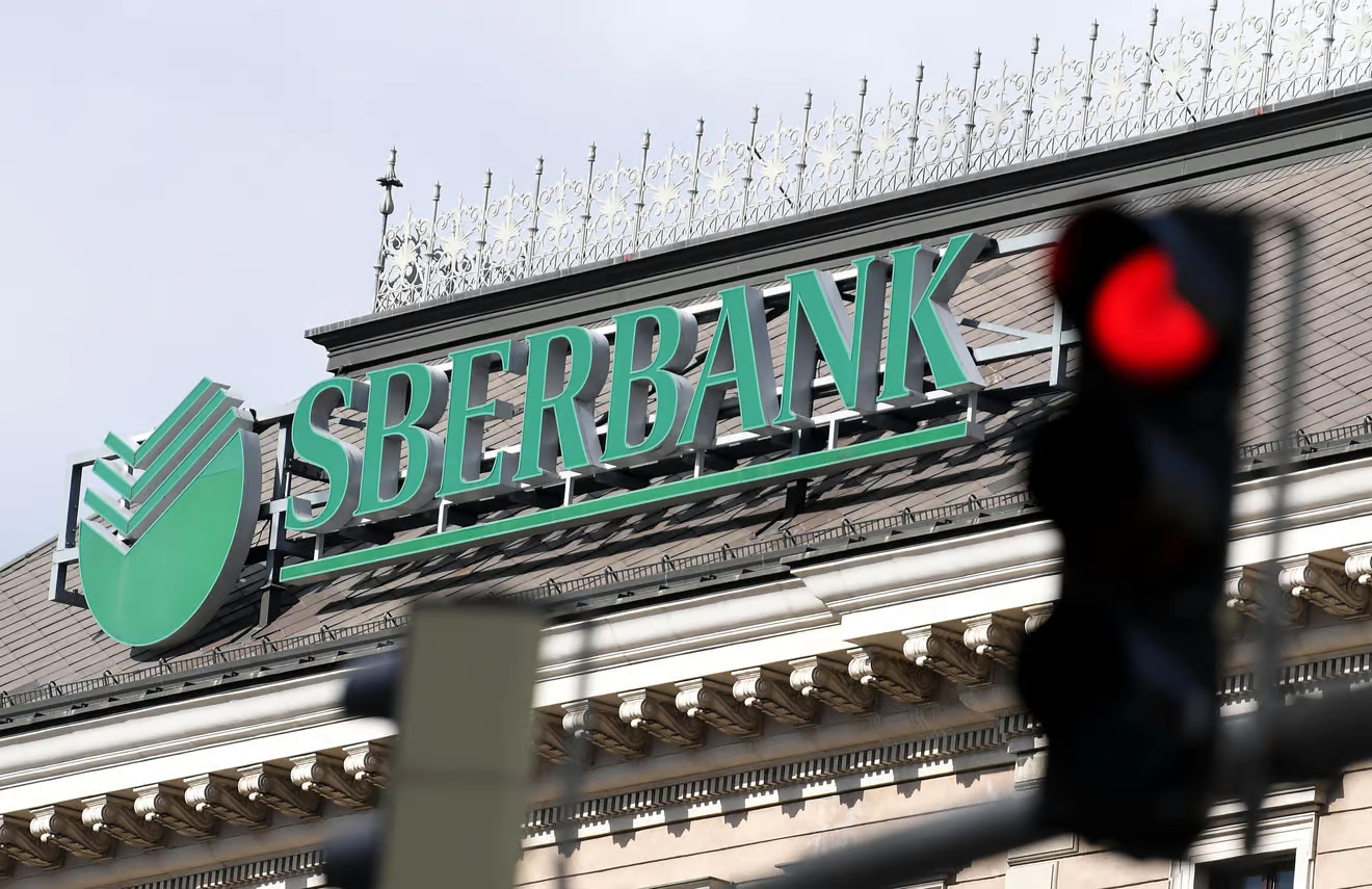 Sberbank lascia il mercato europeo dopo crollo, bond russi verso il default: oggi niente cedole