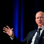 Tonfo di Amazon (-9%) dopo conti deludenti, Apple in frenata per i rischi sulle forniture