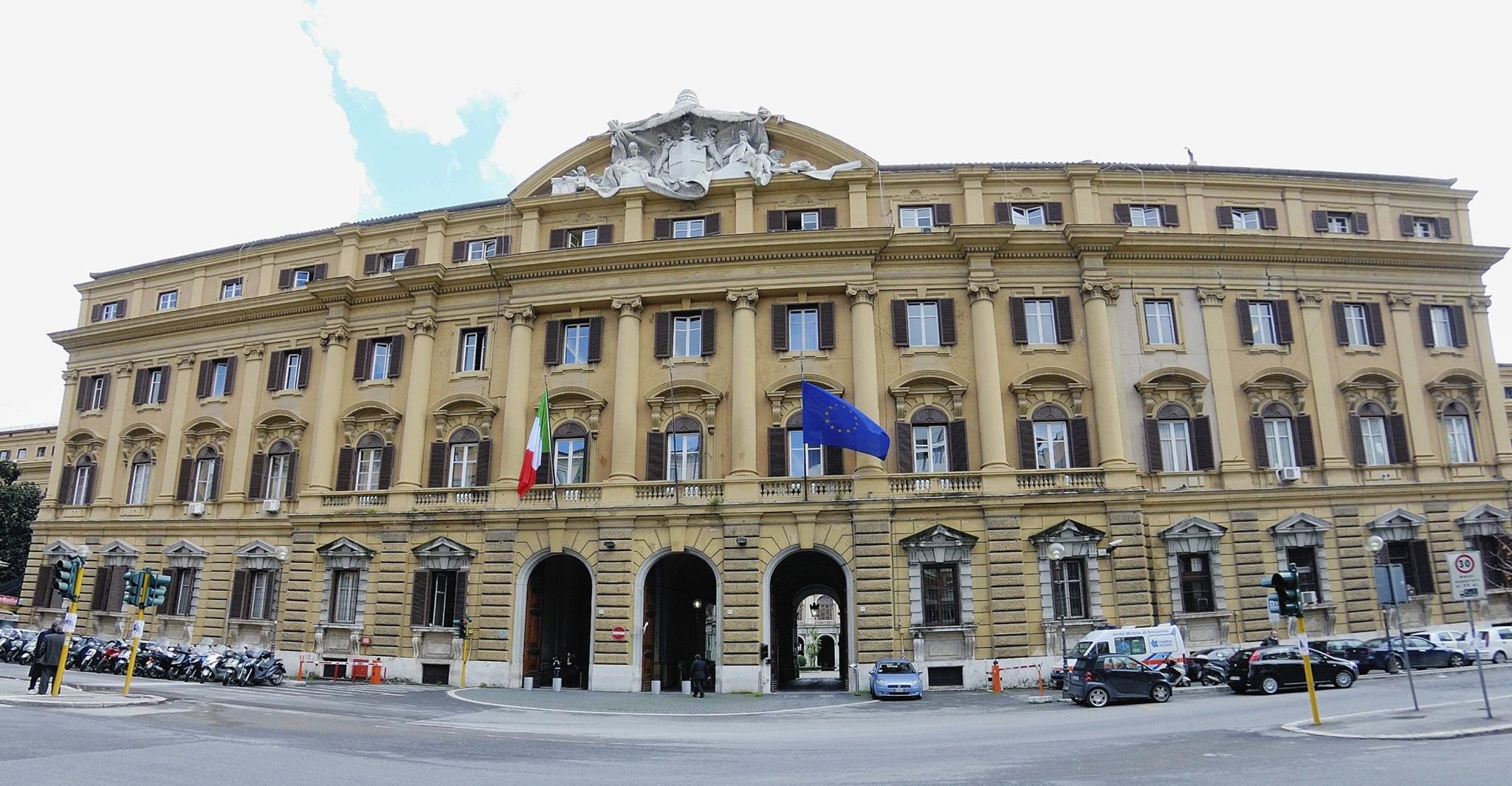 Continuano le vendite sui Btp, rendimenti ai massimi dal 2019