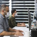La mascherina resta obbligatoria in ufficio